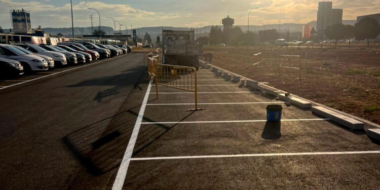 El Ayuntamiento de Guadalajara toma nota y mejora la seguridad del nuevo aparcamiento del Polígono del Henares con bordillos de protección