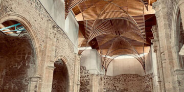 El Espacio de los Dominicos de Villaescusa de Haro acoge hasta el 2 de noviembre la exposición “3MOMENTOS” del pintor manchego Áureo Gómez