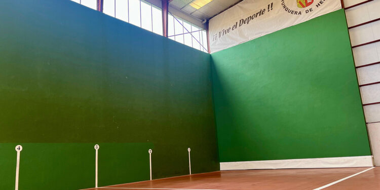 El Frontón de Yunquera de Henares se renueva y acoge el regreso de la competición este sábado