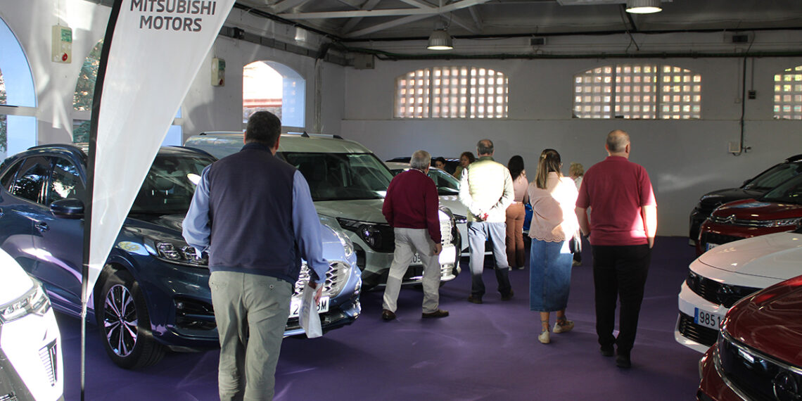 El XVI Salón del Vehículo de Ocasión de Cuenca cierra sus primeras ventas en unas horas iniciales con muchos visitantes 2 El XVI Salón del Vehículo de Ocasión de Cuenca cierra sus primeras ventas en unas horas iniciales con muchos visitantes