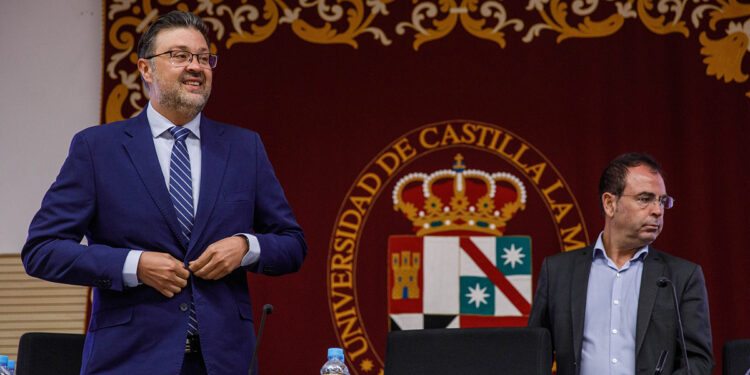 El acceso a la Intranet Docente será obligatorio en las próximas semanas a través de Cl@ve, DNIe o Certificado Digital y opcional en EducamosCLM 2 El acceso a la Intranet Docente será obligatorio en las próximas semanas a través de Cl@ve, DNIe o Certificado Digital y opcional en EducamosCLM