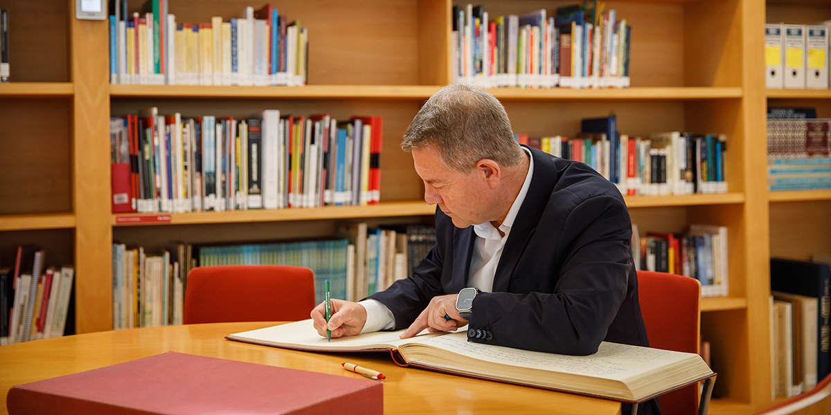 Emiliano García-Page Sánchez.