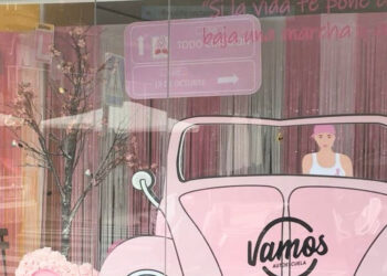 En marcha el concurso de escaparates en Rosa en el tejido comercial de Guadalajara