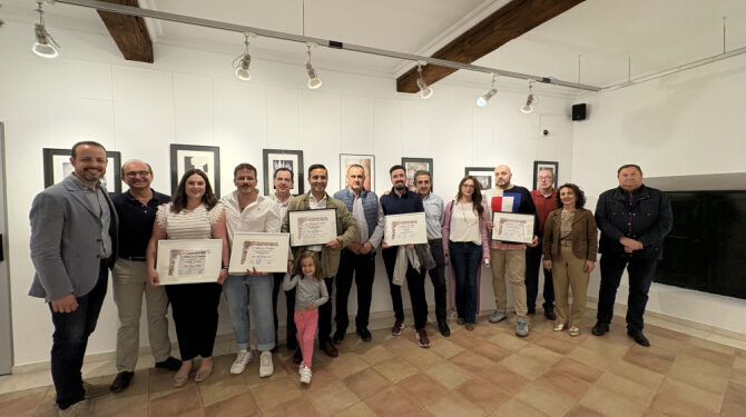 Entregados los premios a los ganadores de las dos últimas ediciones del certamen de fotografía de la Junta de Cofradías 1 Entregados los premios a los ganadores de las dos últimas ediciones del certamen de fotografía de la Junta de Cofradías