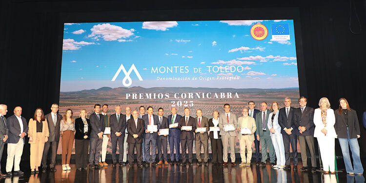 Eurocaja Rural felicita a la D.O.P. 'Montes de Toledo' por sus 25 años de trayectoria y reafirma su apoyo al olivar 1 Eurocaja Rural felicita a la D.O.P. 'Montes de Toledo' por sus 25 años de trayectoria y reafirma su apoyo al olivar