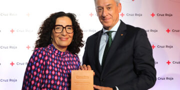 Eurocaja Rural, reconocida por Cruz Roja por su compromiso social en el encuentro con empresas con motivo del Aniversario de la DANA