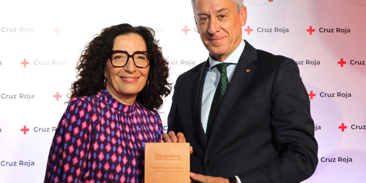 Eurocaja Rural, reconocida por Cruz Roja por su compromiso social en el encuentro con empresas con motivo del Aniversario de la DANA