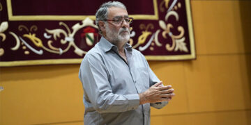 Joan Fontcuberta reflexiona en la UCLM sobre la inteligencia artificial en la fotografía: “Intentamos minimizar efectos tóxicos e incentivar el aspecto emancipador, creativo y liberador de esta nueva tecnología”
