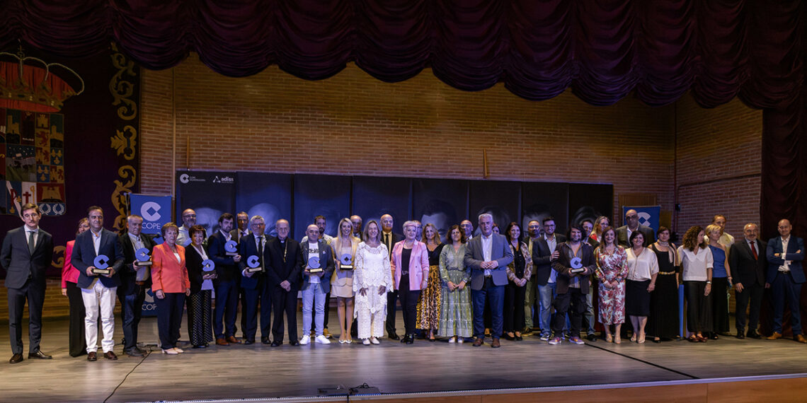 Guarinos entrega el premio al pequeño comercio local en los Premios Cope 2025