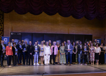Guarinos entrega el premio al pequeño comercio local en los Premios Cope 2025
