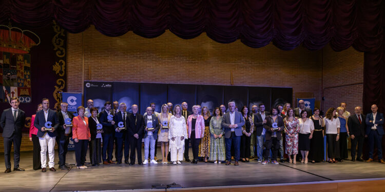 Guarinos entrega el premio al pequeño comercio local en los Premios Cope 2025