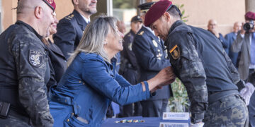 Guarinos reconoce la labor del GEO y sus veteranos en el acto institucional por los Ángeles Custodios