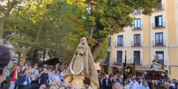 Incidente en la Magna de Cuenca: Cae la corona de la Virgen de la Luz en la salida de la procesión
