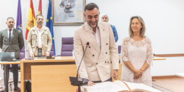 Isaac Urrea se incorpora como nuevo concejal en el Ayuntamiento de Guadalajara