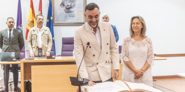 Isaac Urrea se incorpora como nuevo concejal en el Ayuntamiento de Guadalajara 1 Isaac Urrea se incorpora como nuevo concejal en el Ayuntamiento de Guadalajara