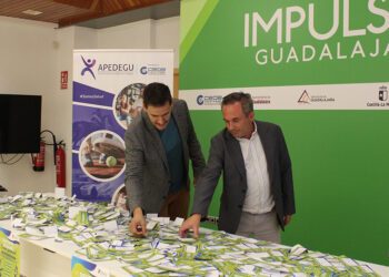 La Asociación de Empresarios de Servicios de la Actividad Física y el Deporte de Guadalajara realiza el sorteo de los cheques de su campaña “El deporte en verano tiene premio”