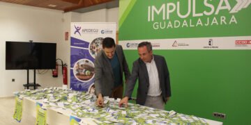 La Asociación de Empresarios de Servicios de la Actividad Física y el Deporte de Guadalajara realiza el sorteo de los cheques de su campaña “El deporte en verano tiene premio”