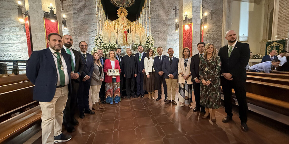 La Hermandad de la Esperanza Macarena celebra misa solemne por su 75 aniversario 2 La Hermandad de la Esperanza Macarena celebra misa solemne por su 75 aniversario