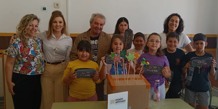 La Junta acerca la artesanía a los escolares de la provincia de Cuenca con talleres didácticos en seis colegios