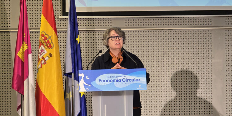 La Junta defiende que “lo sostenible, inteligente y lo que hay que hacer es cambiar las reglas de explotación del trasvase y cumplir lo legalmente reconocido” 1 La Junta defiende que “lo sostenible, inteligente y lo que hay que hacer es cambiar las reglas de explotación del trasvase y cumplir lo legalmente reconocido”