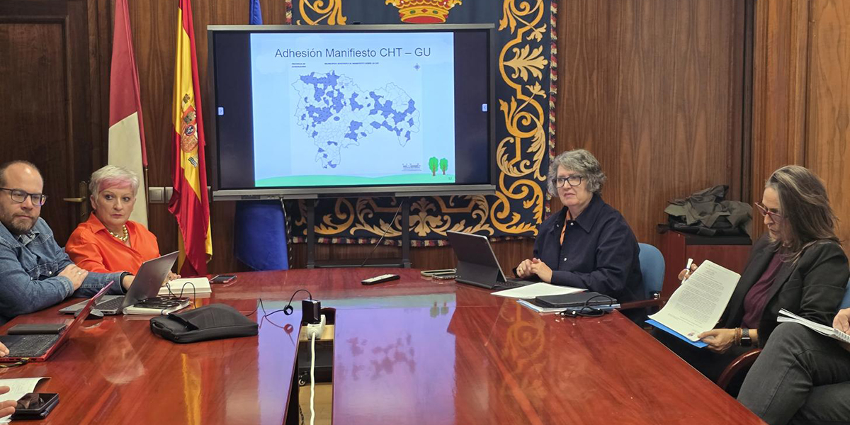 La Junta tiende la mano a los municipios de Guadalajara para reclamar a la CHT mecanismos más ágiles en autorizaciones y acondicionamiento de cauces