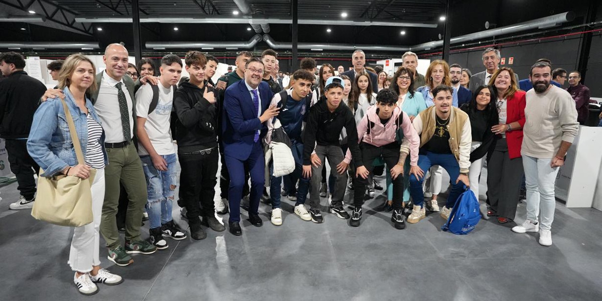 La Junta tratará el próximo semestre con los agentes sociales y los órganos de consulta la nueva Ley de Formación Profesional 2 La Junta tratará el próximo semestre con los agentes sociales y los órganos de consulta la nueva Ley de Formación Profesional