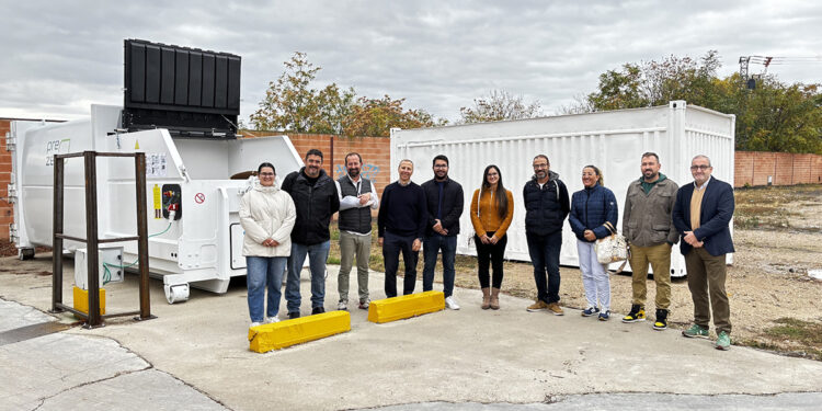 La Mancomunidad Vega del Henares presenta su nueva compactadora de cartón, un paso más hacia la gestión eficiente de los residuos