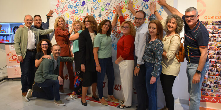 La Sala Iberia acoge una exposición que conmemorara el veinte aniversario de APACU