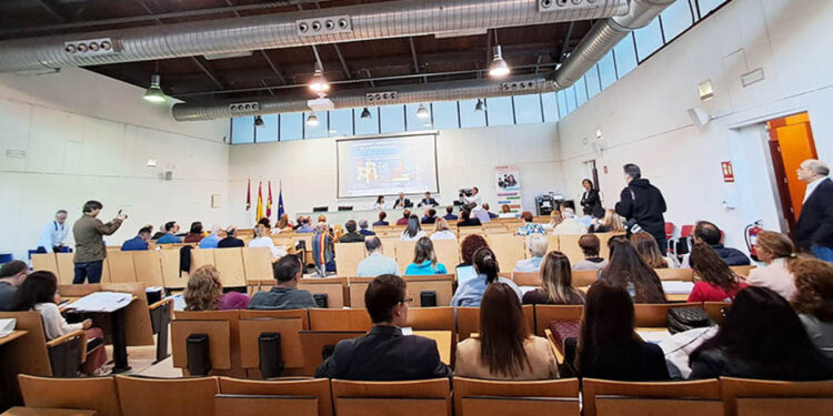 La UCLM impulsa la recualificación profesional de las personas en activo mediante microcredenciales