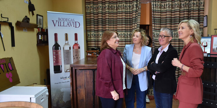 La delegada de la Junta en Cuenca destaca la “transformación” de las mujeres rurales que ha pasado de la invisibilidad a liderar sus propios proyectos” 2 La delegada de la Junta en Cuenca destaca la “transformación” de las mujeres rurales que ha pasado de la invisibilidad a liderar sus propios proyectos”