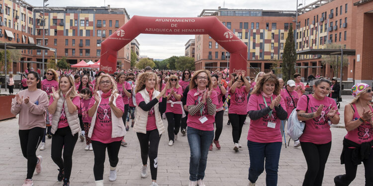 La delegada provincial de Sanidad se sumó a las 1.200 personas que participaron en la Marcha contra Cáncer en Azuqueca 1 La delegada provincial de Sanidad se sumó a las 1.200 personas que participaron en la Marcha contra Cáncer en Azuqueca