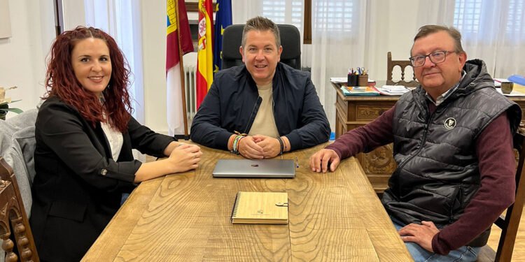 La farmacia de Almodóvar del Pinar continuará abierta gracias al relevo generacional