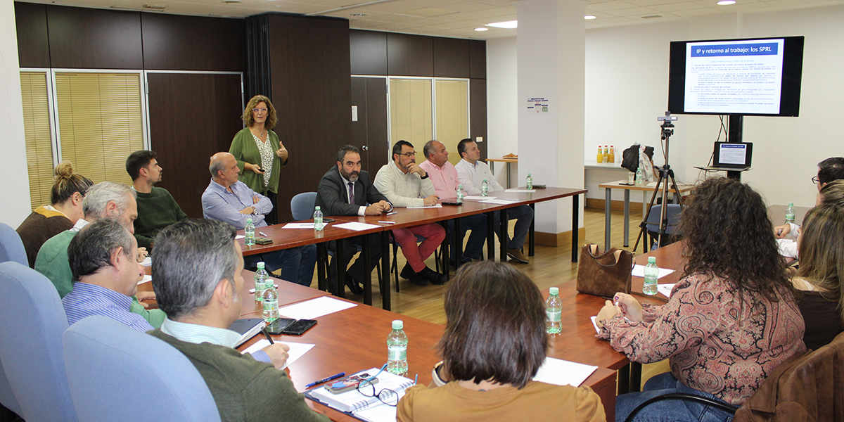 Los asociados de CEOE-Cepyme Cuenca acuden a la jornada sobre ‘Vigilancia de la salud en las empresas’ 2 Los asociados de CEOE-Cepyme Cuenca acuden a la jornada sobre ‘Vigilancia de la salud en las empresas’