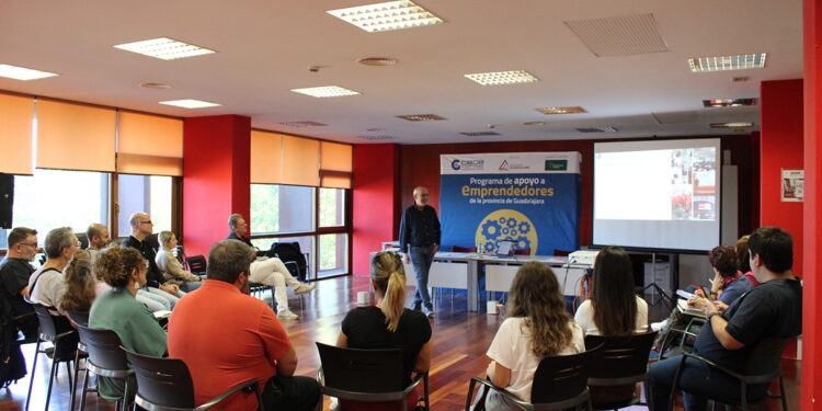 Los participantes del Programa de Apoyo a Emprendedores de Guadalajara afrontan la recta final de su formación