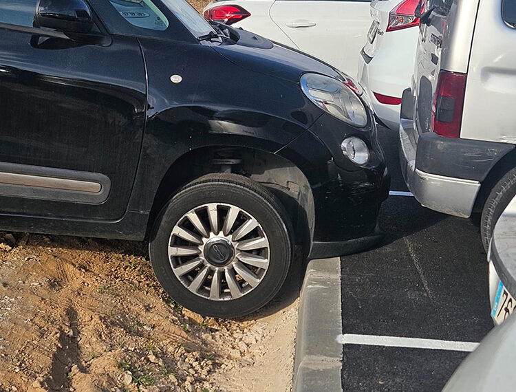 Lucía de Luz "alucina" con la "chapuza" del nuevo aparcamiento en el Polígono del Henares 2 Lucía de Luz alucina con la chapuza del nuevo aparcamiento en el Polígono del Henares