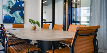 Madrid apuesta por el mobiliario de oficina sostenible auge del mercado de segunda mano