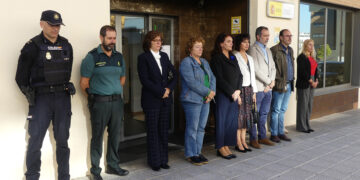 Minuto de silencio en la Subdelegación del Gobierno de Guadalajara por el asesinato machista de una mujer en Málaga