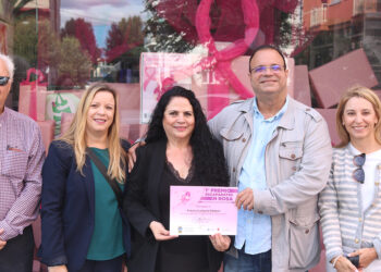 Productos de peluquería Domínguez gana el concurso de ‘Escaparate en Rosa’