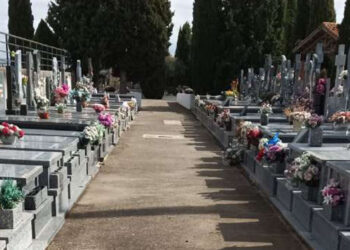 Puesta a punto en el Cementerio Municipal de Cabanillas, de cara a Todos los Santos