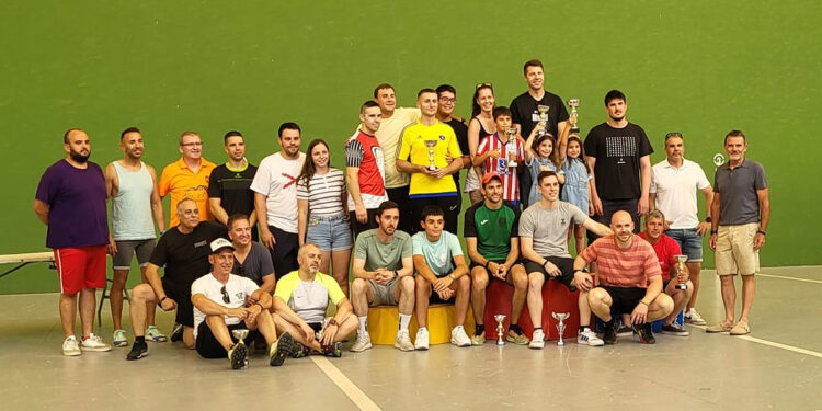 Romanones A se pone líder en Honor tras la primera jornada de la Liga Provincial de Frontenis de Guadalajara 1 Romanones A se pone líder en Honor tras la primera jornada de la Liga Provincial de Frontenis de Guadalajara