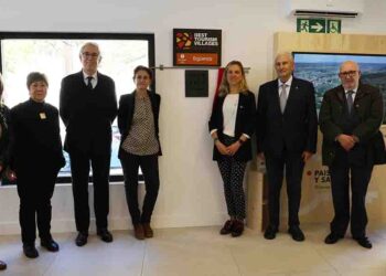 Sigüenza inaugura la placa de Hispania Nostra por su cartelería premiada