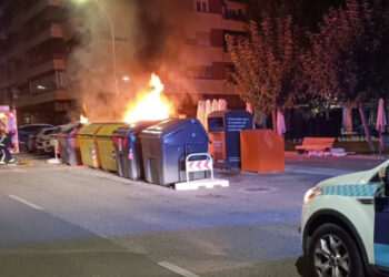 Sofocado un incendio en un contenedor en Cuenca gracias a la rápida intervención de los servicios de emergencia Sofocado un incendio en un contenedor en Cuenca gracias a la rápida intervención de los servicios de emergencia