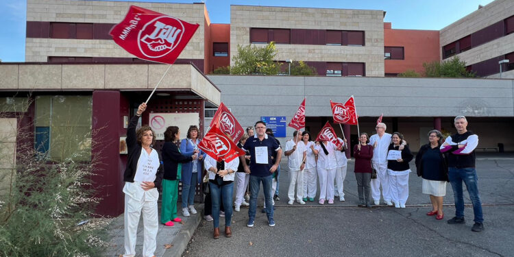 UGT inicia hoy un calendario de concentraciones para exigir que no cierre la Unidad de Larga Estancia Psiquiátrica de Guadalajara 1 UGT inicia hoy un calendario de concentraciones para exigir que no cierre la Unidad de Larga Estancia Psiquiátrica de Guadalajara
