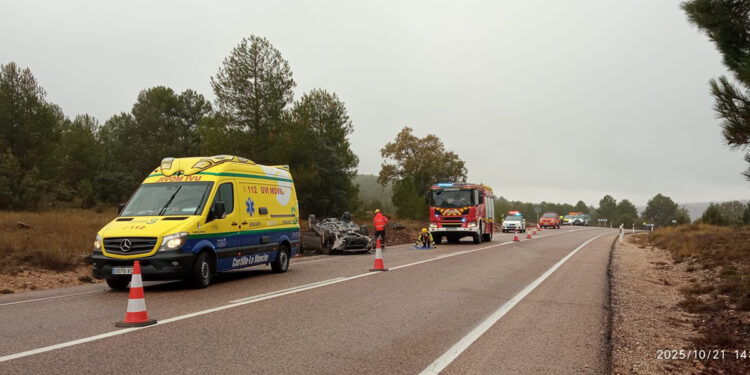 Vuelca un turismo en la N-420