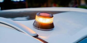 ZTE lanza en España la baliza conectada V16 ZTE E1, certificada por la DGT para reforzar la seguridad vial