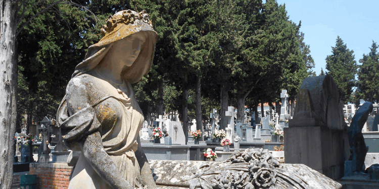 Raíces 1986. Cuando el Día de los Difuntos llegaba sin disfraz. 1 edifuntos