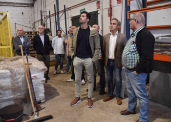 La Diputación de Cuenca destaca el papel de los fondos europeos en la modernización del sector agroindustrial durante la visita a la empresa Sisanflor en Sisante