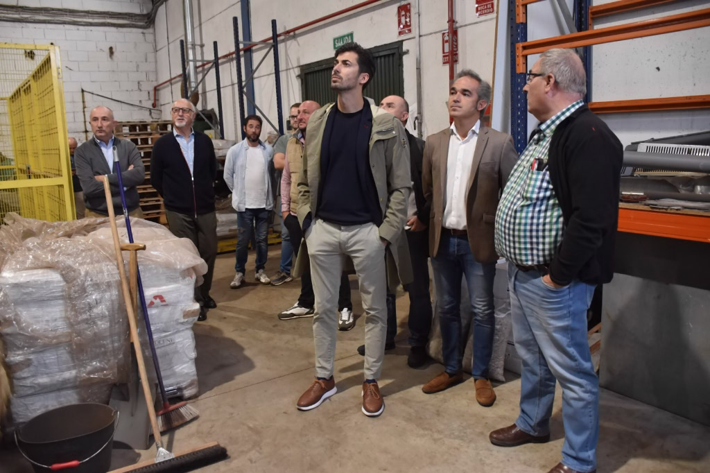 La Diputación de Cuenca destaca el papel de los fondos europeos en la modernización del sector agroindustrial durante la visita a la empresa Sisanflor en Sisante