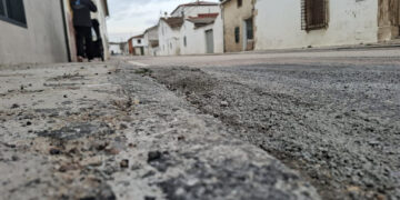 Comienzan las obras de acondicionamiento de la travesía de Almodóvar del Pinar, que obligarán a cortar temporalmente la CM-220