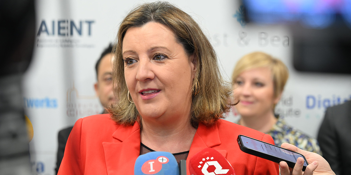 Adelante Digitalización convocará este mes tres millones de euros en ayudas para la transformación digital del tejido económico de la región 2 Adelante Digitalización convocará este mes tres millones de euros en ayudas para la transformación digital del tejido económico de la región